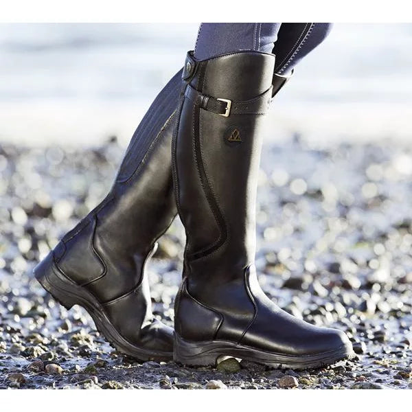 Winter riding boots with water-resistant upper and anti-slip sole in brown