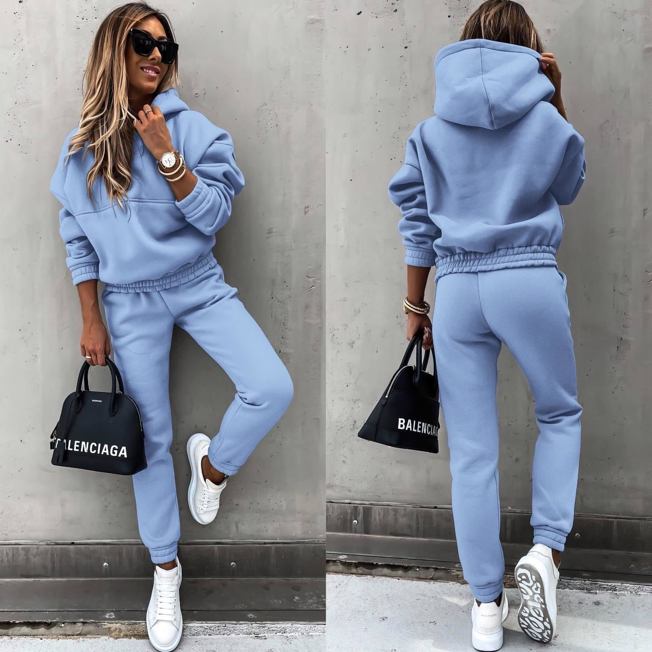 Soft jogging two-piece set in blue.
