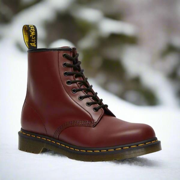 Lace up boots with rubber outsole, sole detail