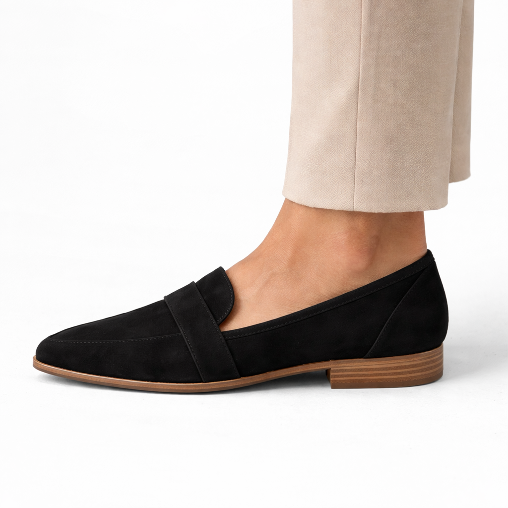 Orthopedic loafers in suede-look, close-up of the pointed toe and slim elegant profile.