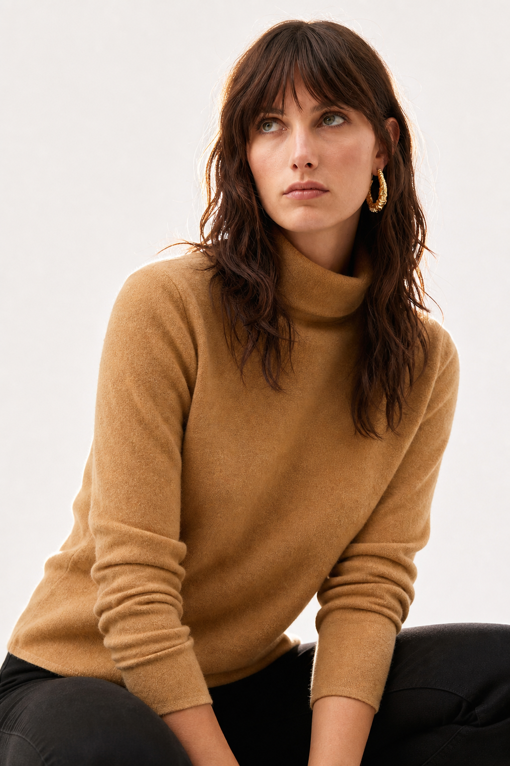 Slim-fit knit turtleneck in vintage shade.