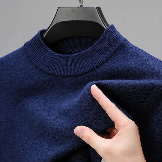 Soft knit sweater pullover in dark blue with a regular fit and straight hem, front view.