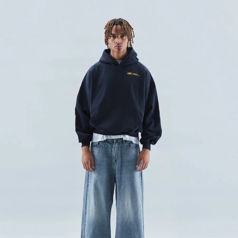 Oversized hoodie kangaroo front pocket detail