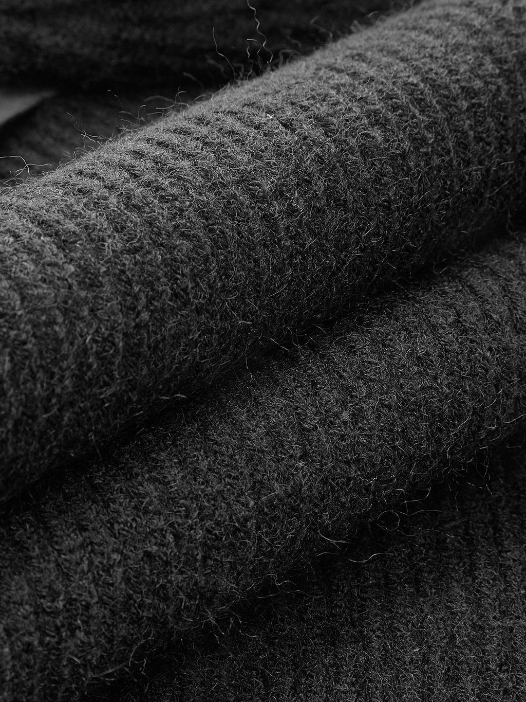Open front shrug sweater, close-up of the knit texture